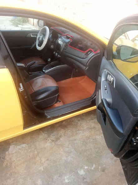 سلام عليكم 
فورتي 2013 وارد امريكي حادثها بسيط موجود سونار ...تخم تاير صدر مكينه كير مكفول ...كشر خير من الله اكو طخه بين الجاملغ الخلفي والباب بظهر السايق السعر 97 وبيها حق الجيه رقم بغداد انكليزي بأسمي مصفره السياره هيئه أي استفسار ***********
