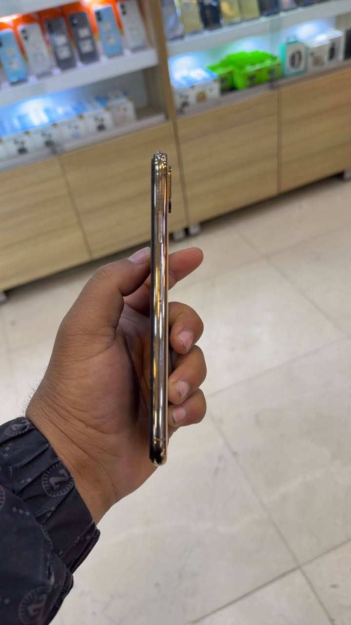 للبيع إيفون إكس إس ماكس ذاكرة 64بطارية 87 عربي شرق اوسط لوك الجهاز السعر خاص أو مراوس ***********
