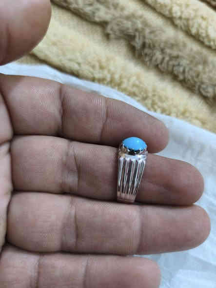 السلام عليكم نيشابوري لون  ازرق صافي صياغه جميله 
العنوان العماره حي المعلمين القديم صياغه الباقر 
يوجد توصيل 
***********
