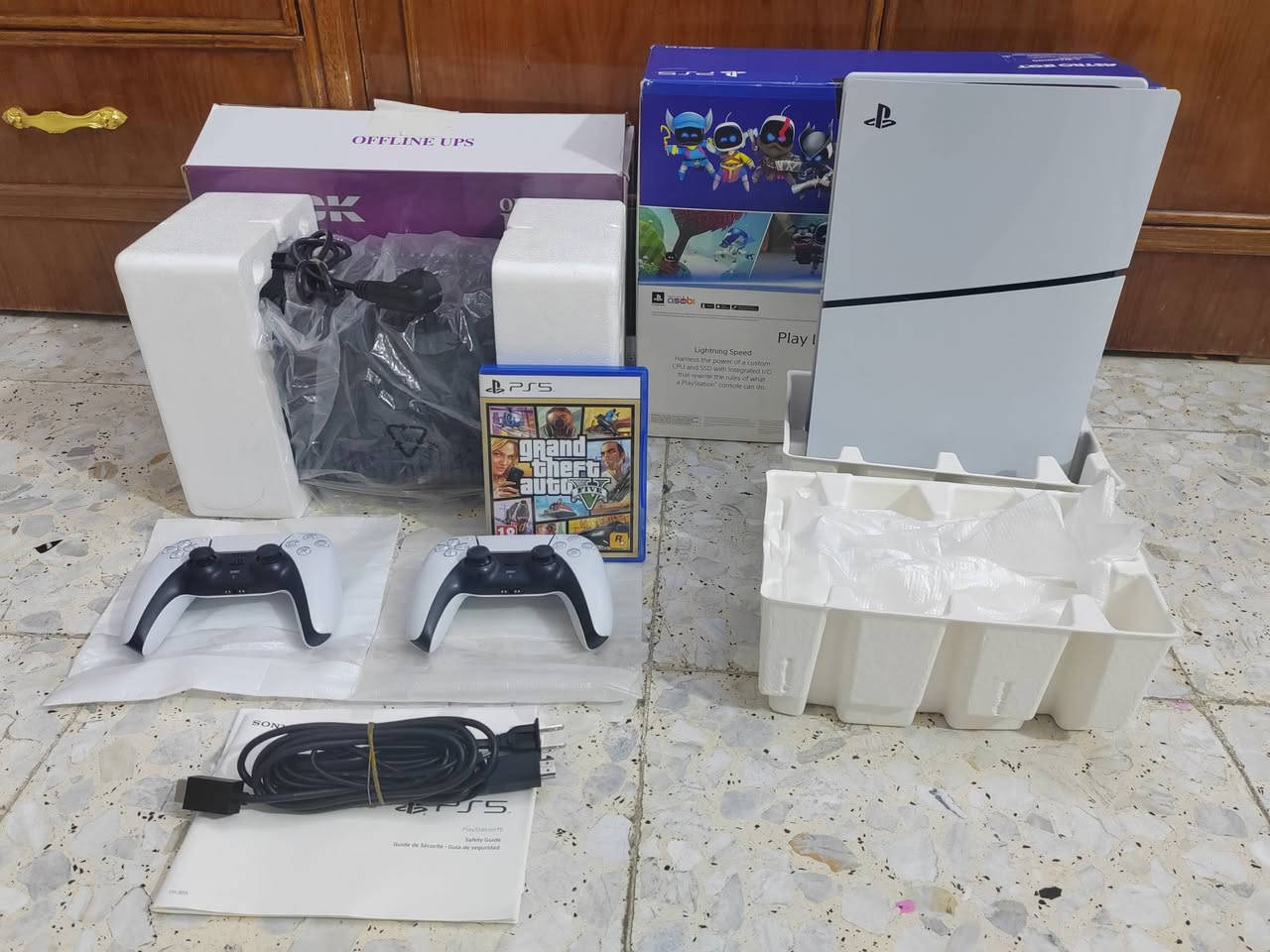 PS5   tسلم   1
كامل ملحقات الاصليه    النضام  13.00
استعماله ايام فقط
يدات عدد 2  اصلي
العاب داخل الجهاز + قرص جي تي اي محسن
يو بي اس 1500 غير مستخدم
يعني تجميعه كامله 
مكاني بغداد شعب للستفسار *********** متوفر واتساب
