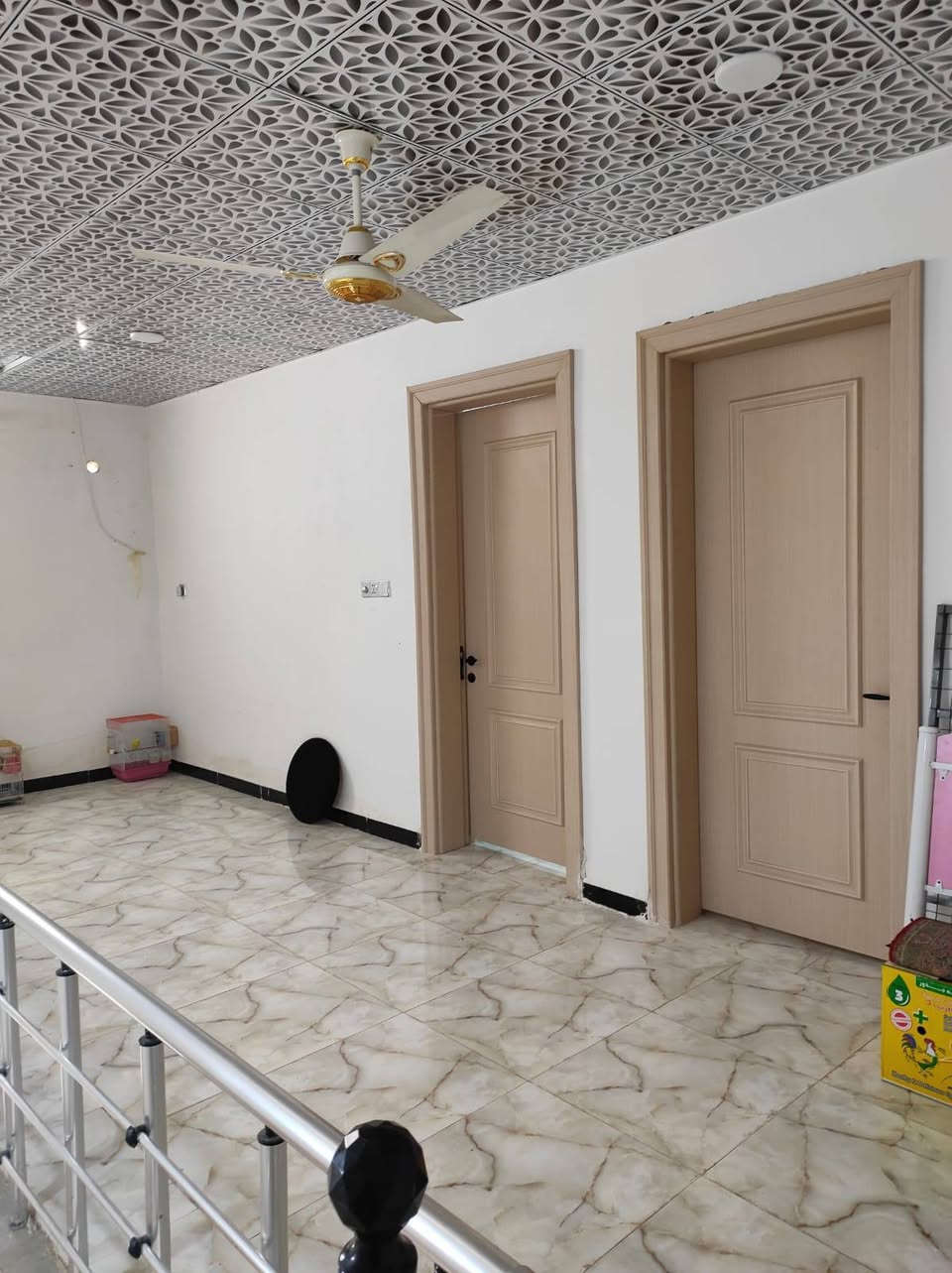 بيت 100 م طابقين جاهز وماناقص شي شارع الصب مقابيل قرية الغدير عامود 276 شارع تبليط قريب عل شارع العام
الطابق الجوة غرفة واستقبال ومطبخ وصالة وصحيات خارجية وداخلية
الطابق الثاني غرفتين وصالة وصحيات
البيت بناء طابوك صب كونكريت الاساس والسكف
شغل مال جناي مو سوكي
السعر خاص
 *********** واتساب بي 
بيت 100 م طابقين جاهز وماناقص شي شارع الصب مقابيل قرية الغدير عامود 276 شارع تبليط قريب عل شارع العام
