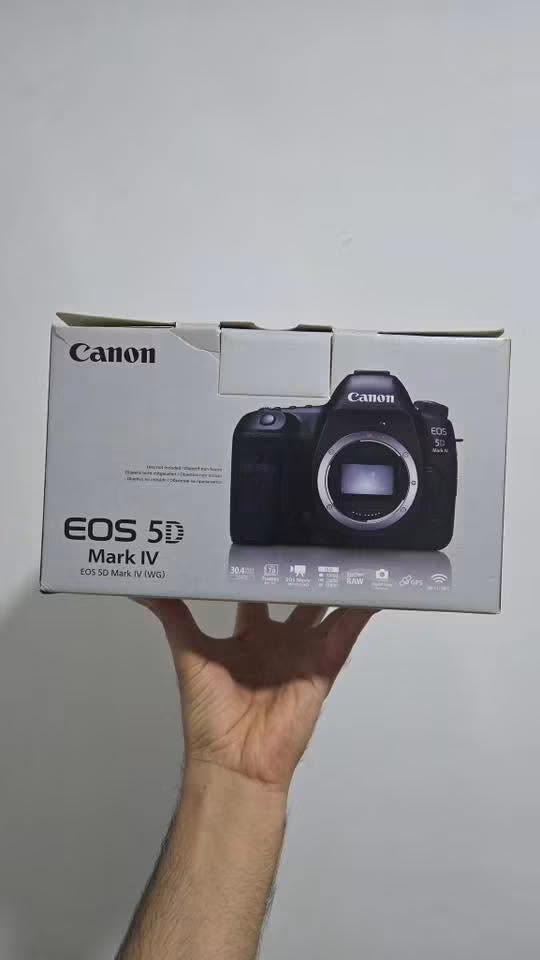 للبيع: كاميرا Canon EOS 5D Mark IV
للبيع كاميرا Canon EOS 5D Mark IV بحالة ممتازة.

* نظافة الجسم: أكثر من 95٪

* البطارية: أصلية

* الشاحن: أصلي

* الكارتون: موجود

*شاشة لمس وجودة فيديو عاليه واحترافيه 

الكاميرا بحالة جيدة جدًا، وتعمل بكفاءة دون أي مشاكل

مكاني ناصريه 

قضاء النصر 

واتساب 

***********
