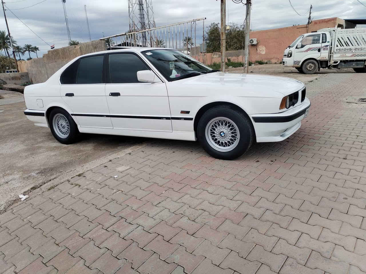 السلام عليكم بي ام 525 كير محرك صدر تخم تاير مشروع وطني رقم بغداد تحويل مباشر السياره بأسمى هزه جديده سنويه ل٣١ المكان بغداد السعر ٥٥ وبيها مجال رقم الهاتف ***********  ***********
