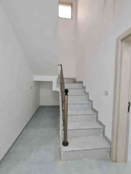 يتوفر 🛑🛑🛑🛑🛑🛑🛑🛑
دار للايجار 
في حي الحدباء 👉👉👉👉👉👉👉👉👉👉
مساحة 250 متر 
بناء حديث فول سيراميك بورسلين 
زيرو 
تصميم تركي 
طابقين 🫸🫸🫸🫸🫸🫸🫸🫸🫸
ط1 يتكون من غرفتين نوم وهول واستقبال وصيحات ومطبخ 

ط2 يتكون من اربع غرف نوم وهول وصيحات ومطبخ 
السعر 800 

للاتصال والاستفسار ***********
                                ***********
