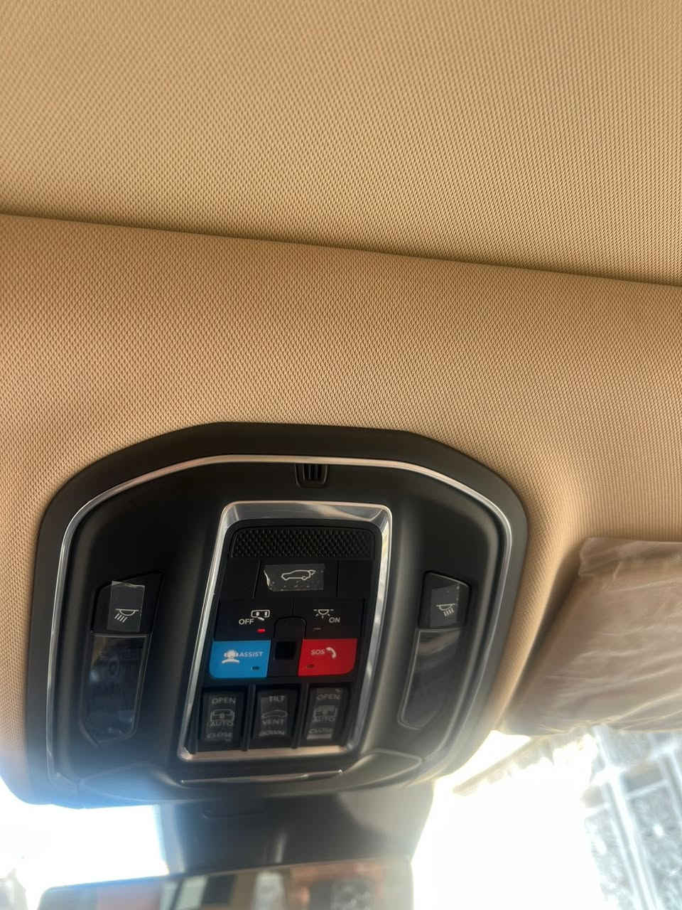 جيب لمتد بلاص ه راكب
موديل٢٢ بدون رقم
بانوراما
شحن مبايل
٥ كامرات
ستيرن كهرباء
كشنات حار بارد
رادار امامي
***********
