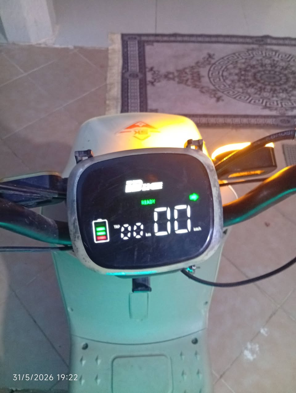 سلام عليكم للبيع ماطور كهربائي Super ✨
إذا تدور على وسيلة تنقل عملية، اقتصادية، وشكلها يلفت النظر، هاي فرصتك.
🔹 ماركة Super 🔹 لون أبيض مميز وأنيق 🔹 شاشة رقمية حديثة 🔹 إنارة LED أمامية وخلفية 🔹 مقعد مريح بحالة جيدة 🔹 شحن ممتاز واستخدام يومي 🔹 شكل رياضي ولمسات مميزة على الهيكل 🔹 جاهزة للاستخدام مباشرة متكامله من كلشي انكر سلف و اطلع 
الموطور نظيفة ومرتبة، مناسبة للدوام ، والمشاوير اليومية بدون صرف وقود وتكاليف عالية.
شرط الفحص للجادين السعر: (400 الف) الموقع: (ديالى بعقوبة خرنابات)
"موطور يجمع بين الشكل الحلو والاقتصاد بالاستخدام، والجاد يراسلني أو يتصل على الرقم *********** ." 🚀
