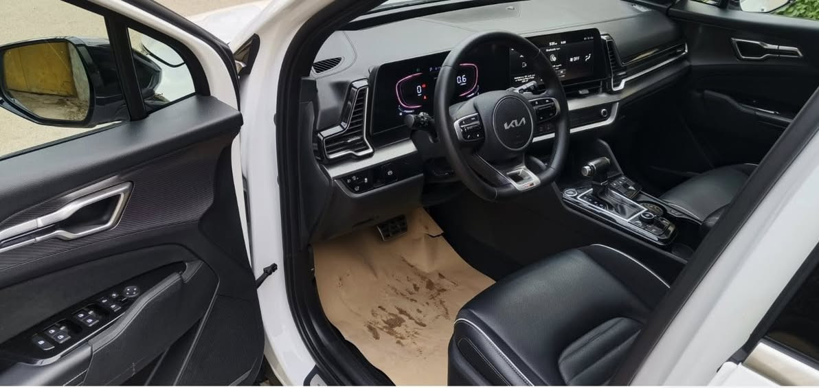 السلام عليكم
سبورتج 2023 جيتي لاين خليجي 
فول مواصفات 1/1 
مكفوله ضربه وصبغ وتبديل 
وضع شركه برغي ممفتوح بيه 
ماشيه 34 الف 

السعر 228 ورقه 
رقمي ***********
