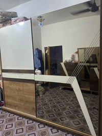 غرفه نوم تركي ثقيل   للبيع للاستفسار.  ٠٧٨٢١٣٥٤٠٢٦