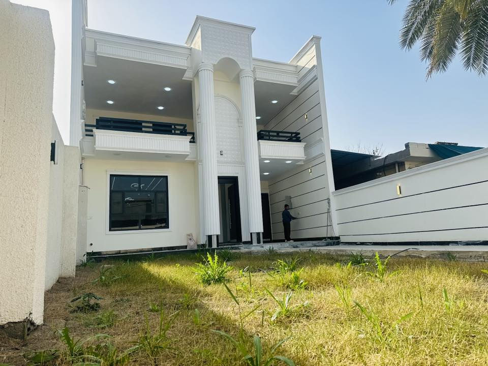 بيت منطقة الراشدية بل نزلة جمال السمكري 350متر طابو زراعي سند 25 بسعر جدا مناسب 270مليون  يحتوي على استقبال ومطبخ وحولي ومنور وغرفتين نوم وصحيات والطابق الثاني غرفتين نوم وبلكونة مطله على الحديقة بيت مصمم على النظام الحديث اي استفسار ***********
