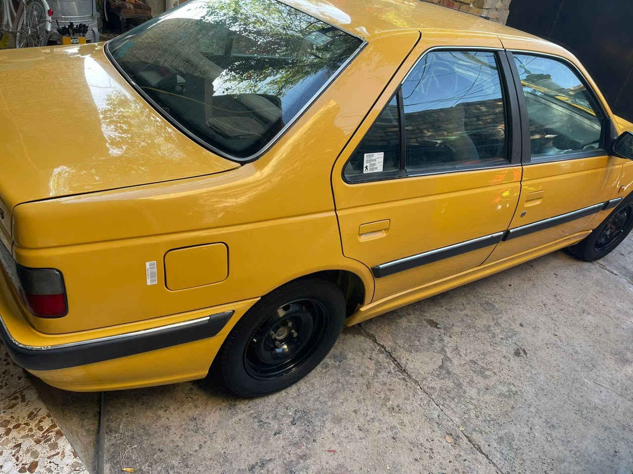السلام عليكم بيجو باص موديل 2016رقم بغداد نكليزي سياره مكفوله سعر 50بيه مجال شي قليل ***********
