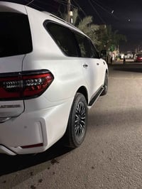 نيسان باترول بلاتينيوم جديدة  ماشيه 12 الف بحالة الوكالة مغلفة بي بي ا...