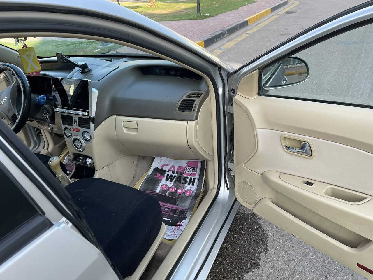 السلام عليكم للبيع شيري فلاوين موديل ١٣ السياره كفاله عامه من صبغ وضربه وكير ومكينه مكفوله كفاله عامه السياره بيهه طخه صغيره بلباب الوره السايق والبنيد واضحات بلصور السياره ماشيه ٥٣ حقيقي كهربائيات كلهه شغاله شاشه كامره حساسات بدون اي جطل تخم تاير صدر جديد باتري جديد جاهزه من كلشي والسياره احله من الصور وتجي وتشوف بعينك مكاني بغداد الاعظميه عارضهه ب ٤٧ للاتصال *********** السياره بااسمي هزه جديده ارقام انكليزي سنويه بعدهه منافذه
