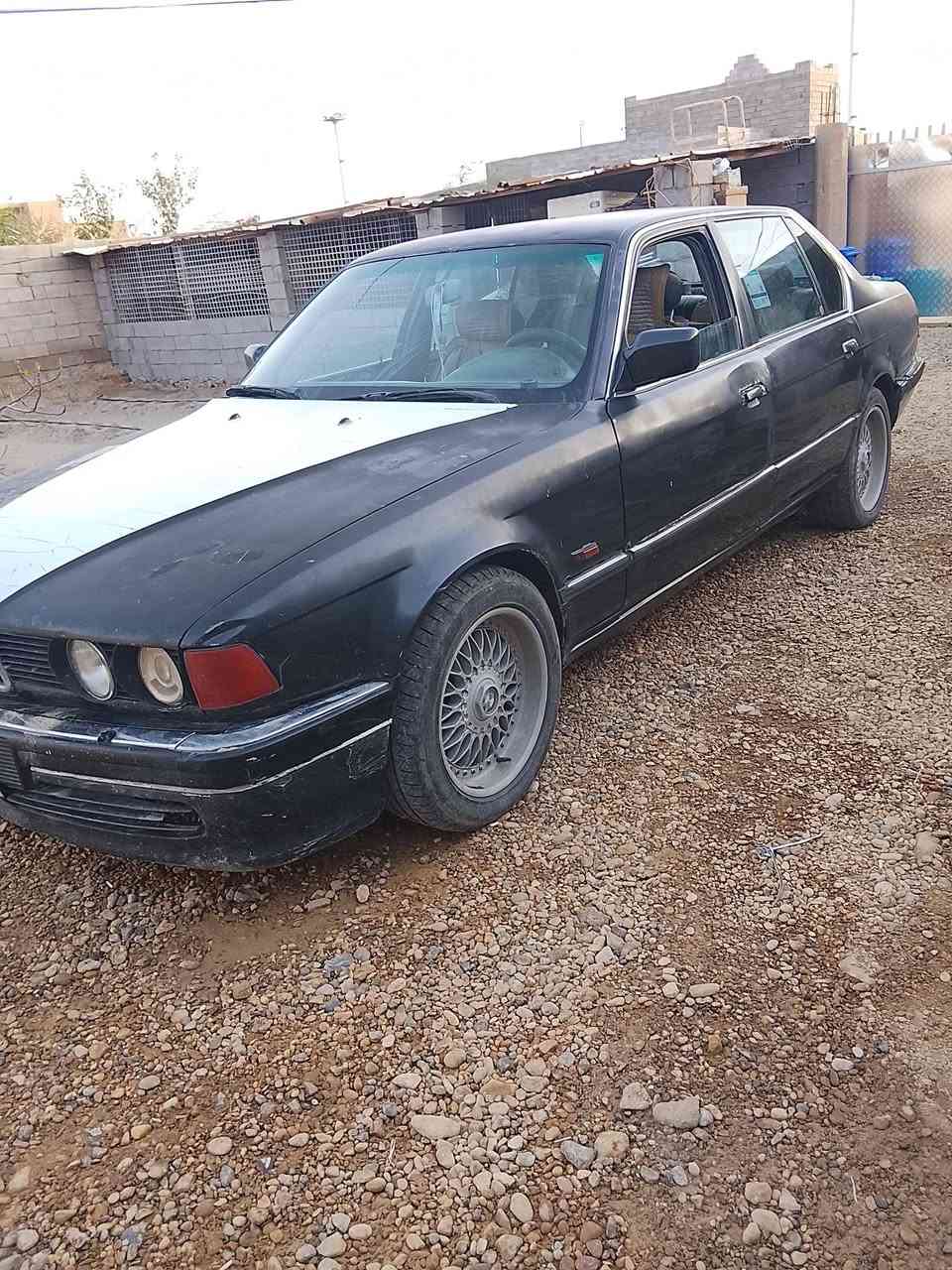 سلام عليكم
BMW للبيع
محرك 3500
گير اوتوماتيك
السنويه لسنة 2027
السعر 40$ وبيها مجال بسيط
للاستفسار الاتصال على الرقم 
***********
