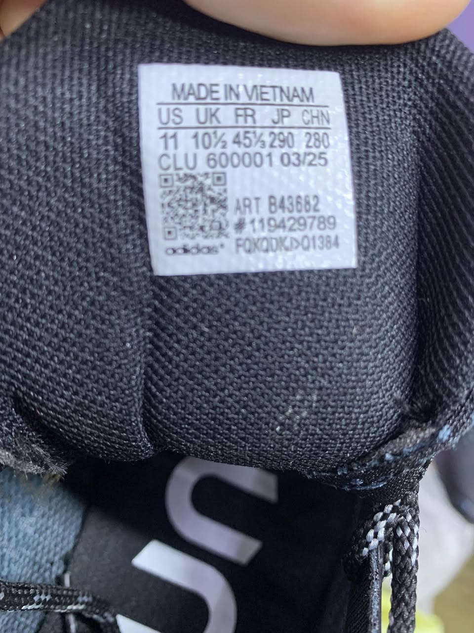 حذاء رياضي طبي باله نضافه 100/100 منشأ فيتنام قياس 45 ونص طول قدم 29 السعر 25 يوجد توصيل جميع المحافظات ***********
