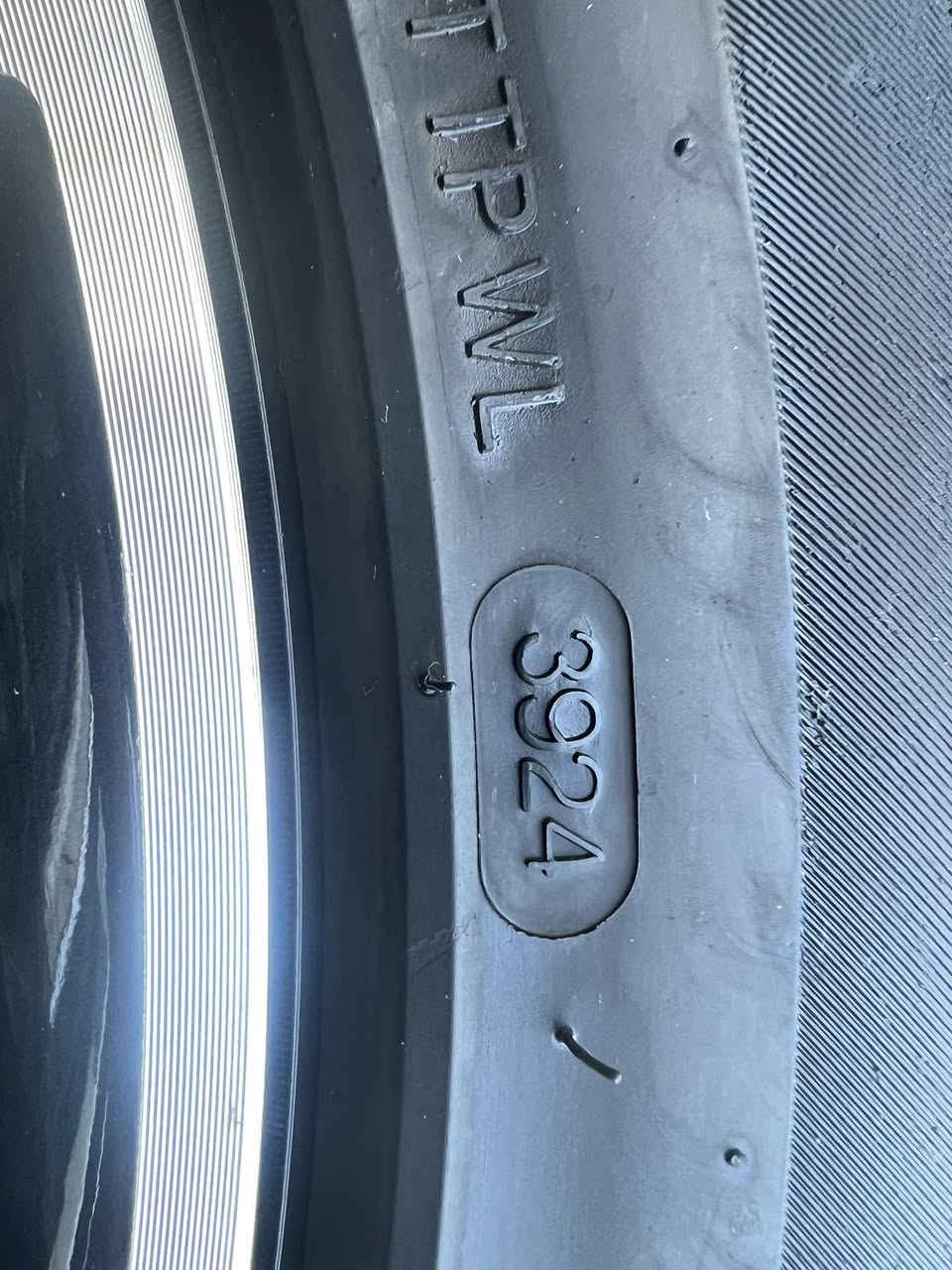 السلام عليكم ويل كب شانجان الاصلي لا عواج ولا كسر ولا تصليح قياس 17 ويا تخم تاير 215/55/17 نضيفات ياباني مو صيني  للبيع ***********
