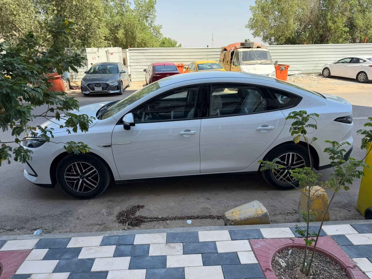 سيل 5 ماشيه 1.500 ويل كب كروم كل غراض والملحقات وياه بيه شخطه بالجاملغ الخلفي فوك الدور موضح بصوره وبقيه السياره كفاله رقم بغداد ملحقاته فوم تاير وشاحن اصلي وكمبريسر هواء تاير تخم كاعيات جلد تفصال ودشبول ودركه مغلف شامو كفاله عدا الشخط عله كد شبر  فقط باقي السياره مكفوله ابد 
مكاني النجف الاشرف حي الغدير 
*********** 

سعره ب20.600 وبيها مجال 

وياه شاحن 🔌 بدون ايرث  شاحن سريع
