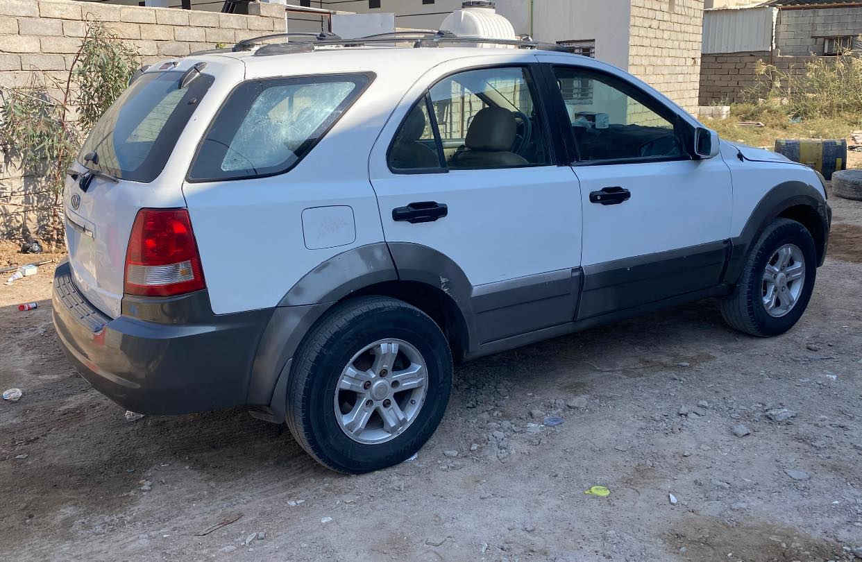 سورنتو مزاد داخلية 2006 مكينة وكير فيفيتي 2500 بلكارتون 
كهربائيات كلهه شغاله تخم تاير حدادة 
عنوان بصرة تسجيل بصرة سعر 48 بيهه مجال بسيط بيع فقط 
***********
