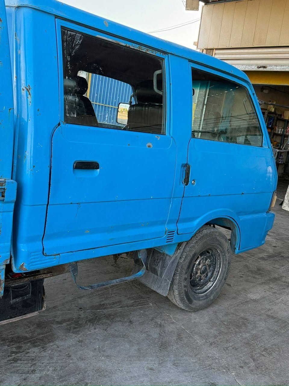 كيه دبل قماره مديل ٩٣ رقم بغداد ألماني تحويل ثاني  يوم السياره بلاديه بس باب السايق صبغ ***********
