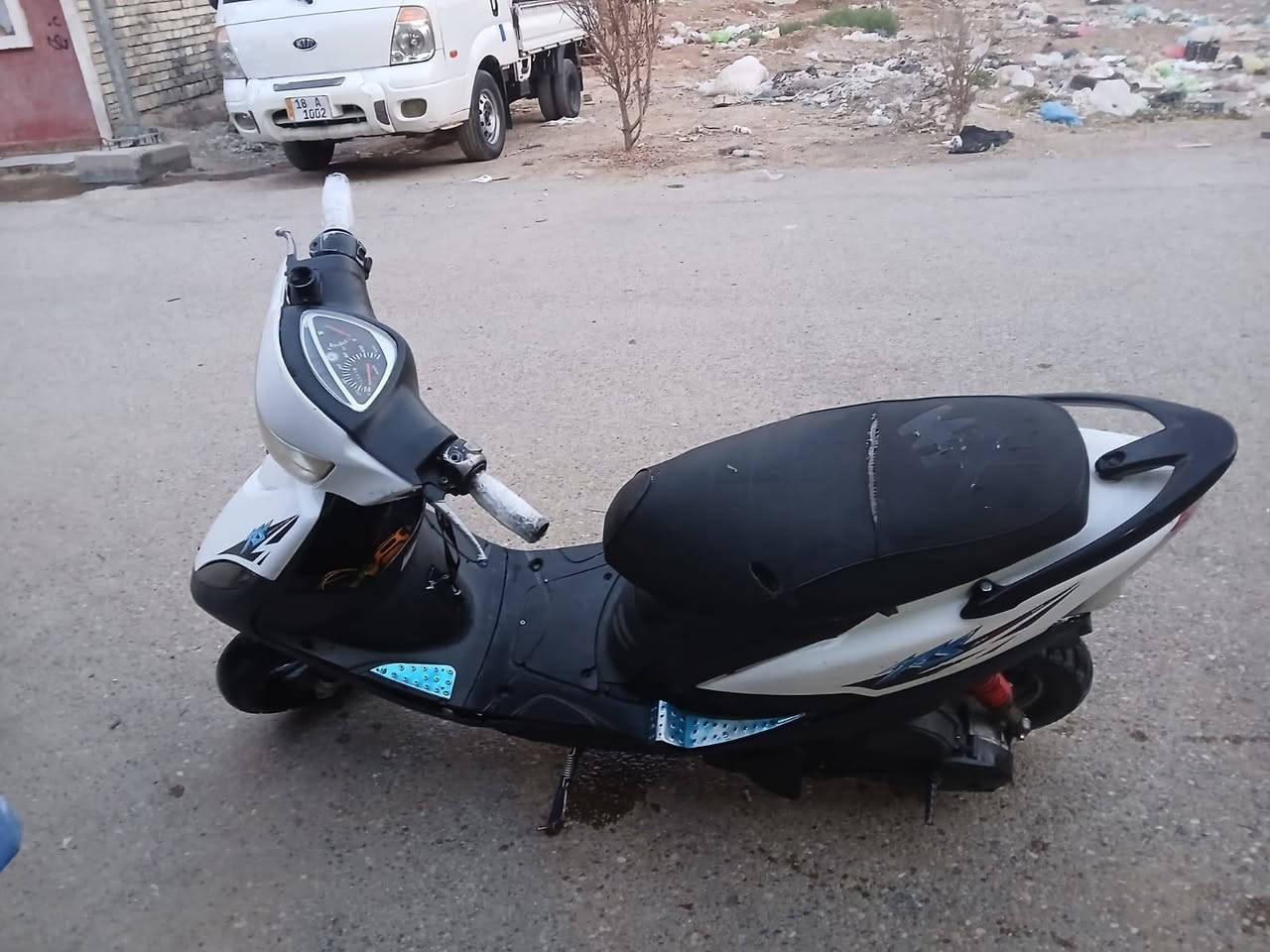 السلام عليكم دراجه ماكس عدله لل بيع دراجه مفتوحة مره وحده بس هندر تشتغل  بس سعر 300 المكان بغداد شعب تواصل واتساب ***********
