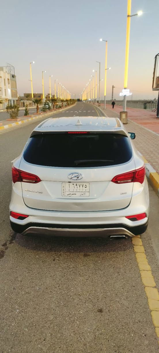 السلام عليكم سياره سنتافيه سبورت للبيع
موديل 2017
ضرر دعاميه خلفيه من امريكا
وباقي السياره مكفوله
مواصفاتها فورويل وبعد بيها مواصفاتها 
السياره ماشيه 87الف ميل 
محرك 2400
السعر 165 وبيها مجال 
للتواصل متوفر خاص
رقم الهاتف:***********
