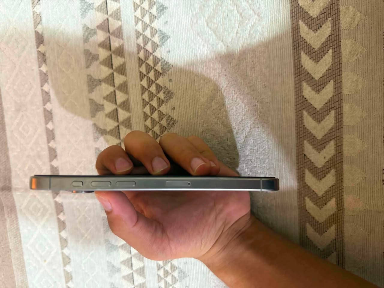 سلام عليكم آيفون ١٥ برو ماكس ذاكره ٢٥٦ بطاريه ٨٨ الجهاز شرق اوسط الجهاز مكفول من كلشي وشرط ما مفتوح ولا ملعوب بي ونضافته ١٠٠ بل ١٠٠ الجهاز فقط مفتوح تخطي يعني ما يشغل شريحه الجهاز للبيع أو مراوس سعر ٧٠٠ مكاني كربلاء حسينيه جريه مركز الطف رقم ***********
