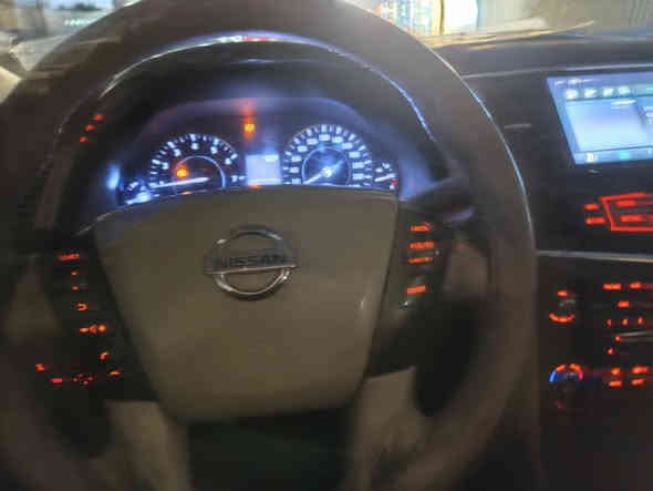 نيسان باترول سيف العرب
موديل ٢٠١٠
بيع مستعجل 
السعر ١٧٠
رقم بغداد دولي باسمي
هاتف ***********
