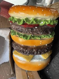 اعلا سعر ابيع مجسم بركر بهذه الشكل تقريبن ارتفاعه ٥٠ سم جديد بل كرتون ...