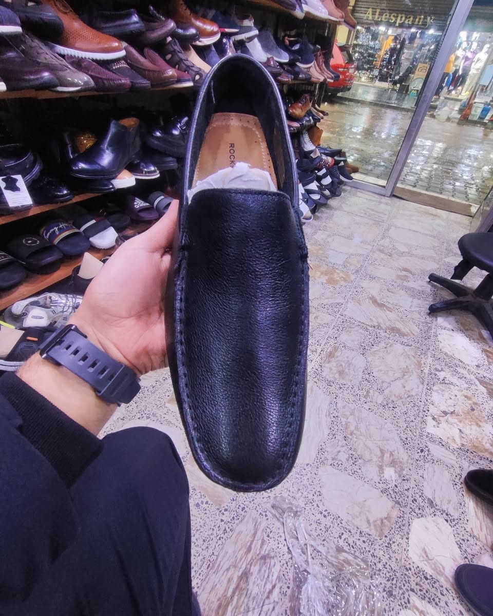 ماركة ROCK PORT 
قطعه جديدة أصليه اورجنال قياس ٤٤ ونص 
طول القدم ٢٨ ونص 
جلد طبيعي قطعه جدا مريحه وخفيفه الوزن 
السعر ٦٥ ألف شامل التوصيل 
المكان كرادة داخل مجاور دايموند مول في فرع علاء حداد محل الأيطالي الايطالي


**إذا كنت صاحب هذا الإعلان وتريد حذفه لأي سبب، رجاءا أرسل رسالة إلى الدعم الفني**