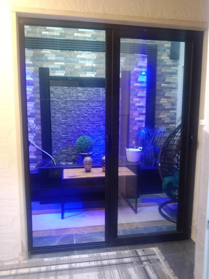 دار للبيع مستعجل بسبب السفر 200م الواجهه 8النزال 26 طابقين بناء مهندس  بناء 2023 شروق 3غرف نوم واستقبال وهول مطبخ حار بارد حديقه داخليه غرفه ملابس دكتات سقوف ملكيه السعر بدون معامله 310 مع الكاونتر وسبلت الهول الفيصليه عى جسر سنحاريب الجديد الفرع الاول من الشارع العام للاتصال ***********
