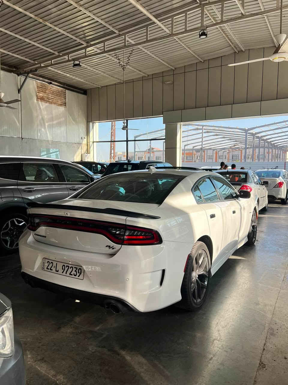 السلام عليكم دوج جارجر للبيع موديل 2022 ارتي ماكس  فول فتحة شاشة كبيرة داخل جلد كنتارة احمر ماشية 29 الف نضيفة كلش وكفاله كير مكينه حدادية كلش جديدة السيارة بيها جاملغ وبنيد ولغد ايمن رقم أربيل تحويل ثاني يوم اي استفسار ***********
