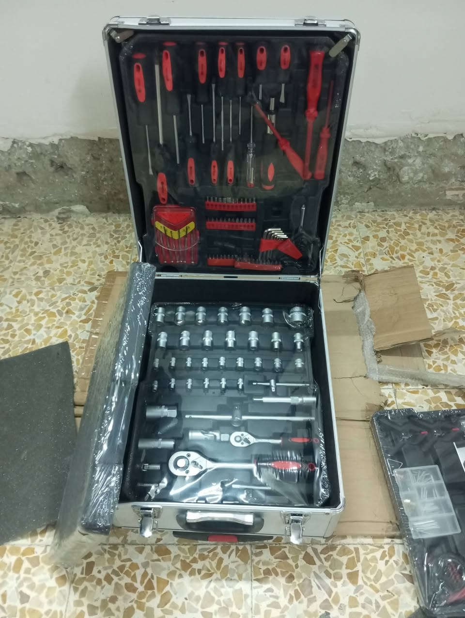 عدة بل جنطة مامستعملة 75 الف ***********
