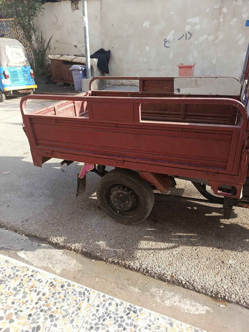 السلام عليكم 
ستوتة كربلائية اوراق أصولي موديل 21 العنوان البصرة حي الحسين شارع السيد والسعر مليون 600 رقم التلفون ***********
