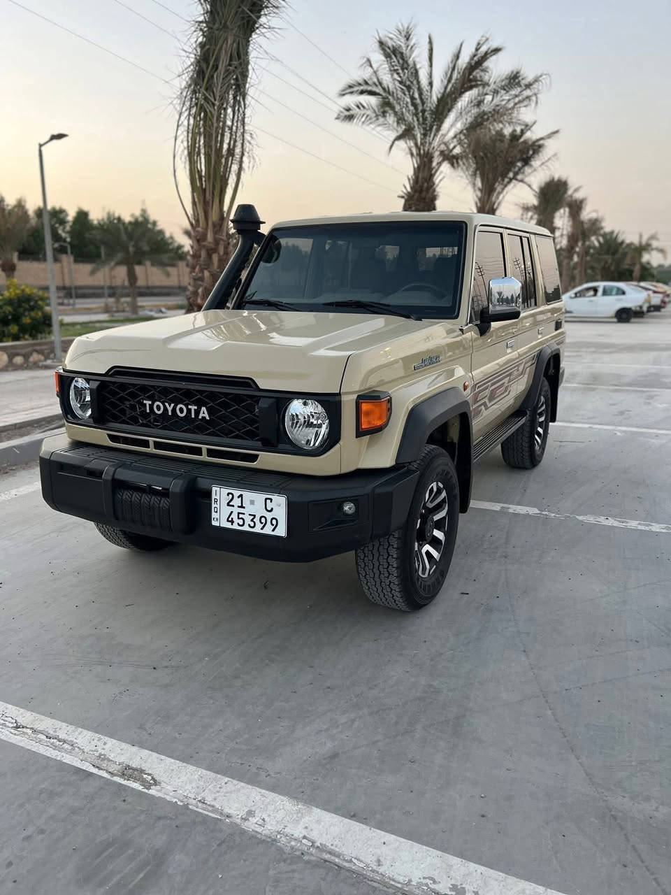 لاندكروز 2024  ديزل 4 سلندر دبل تيربو يعني صاروخ وقتصادي كير اوتو لون مميز ماشي 14 الف كم السياره طلب خاص فول الفول من ونج ودفلوك وثلاجه ومانع نزلاق يعني فول للاخير رقم سليمانيه دولي مداور ثاني يوم ترهم مراوس حسب القناعه والمعقول السعر 565$ بيه مجال للشراي للاستفسار ***********. العنوان النجف الاميرات
