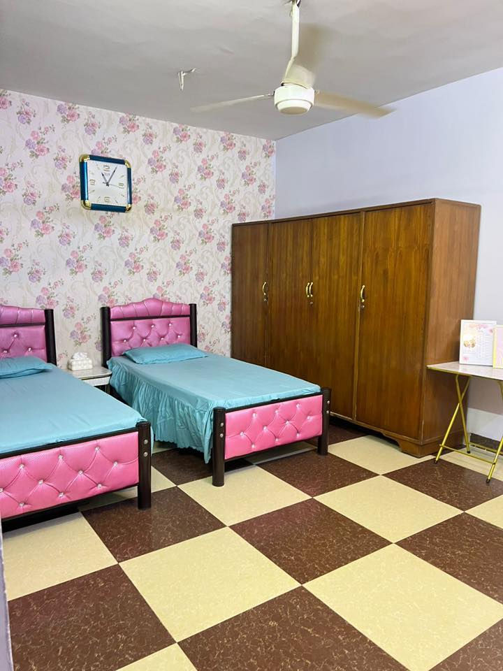 السلام عليكم
بيت ١٠٠ متر مربع للبيع 

واجهة 7,5 ونزال 13,5 

خلف معمل الغاز  طابو صرف منطقه ام الكبر والغزلان 

استقبال ومطبخ وغرفه نوم وحولي صغير وخدمات 

وفوك ٣ غرف نوم 

 

البيت صاير اول بيت بالفرع 

للاستفسار الاتصال ع الرقم 

***********
