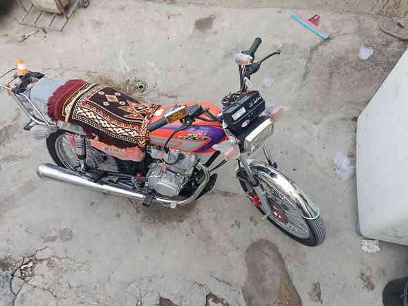 السلام عليكم دراجه اربعه كير مديل 21طالعه بل 23وكيلها العارضي الدراجه بيها نقص جوزه بس غير الجوزه ربع مذب عليها الاستفسار اكثر ***********السعر 1000
