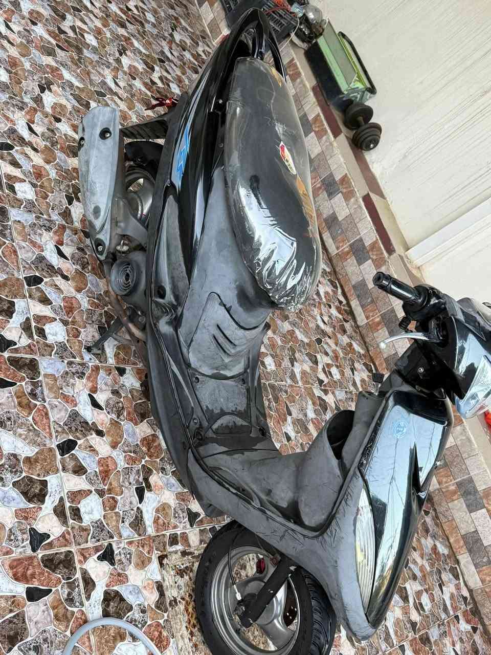 السلام عليكم دراجه للبيع عدله دراجه كفاله عامه من كل شي دراجه محرك ما مفتوح كفرات بلادي دراجه رمبه لوك حلوه كلش  شرط محرك لا صرف و ولا بخار دراجه مابيه صوت محرك و دراجه ناعمه حلوه الي مايعرف قيمتها لا يكسرها للسعر الرقم تلفون ***********
