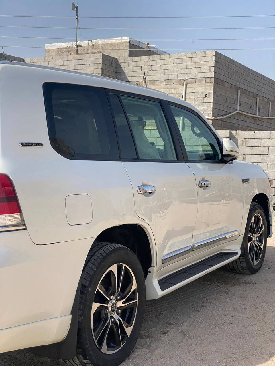 سلام عليكم لبيع لاندكروزر موديل 2011 محدثه 21 تحديث بدون تصفيح سياره 6 سلندر بنزين رقم اربيل  سياره لون صدفي المكان البصره الهاتف *********** السعر 275 وبيها مجال للطيبين
