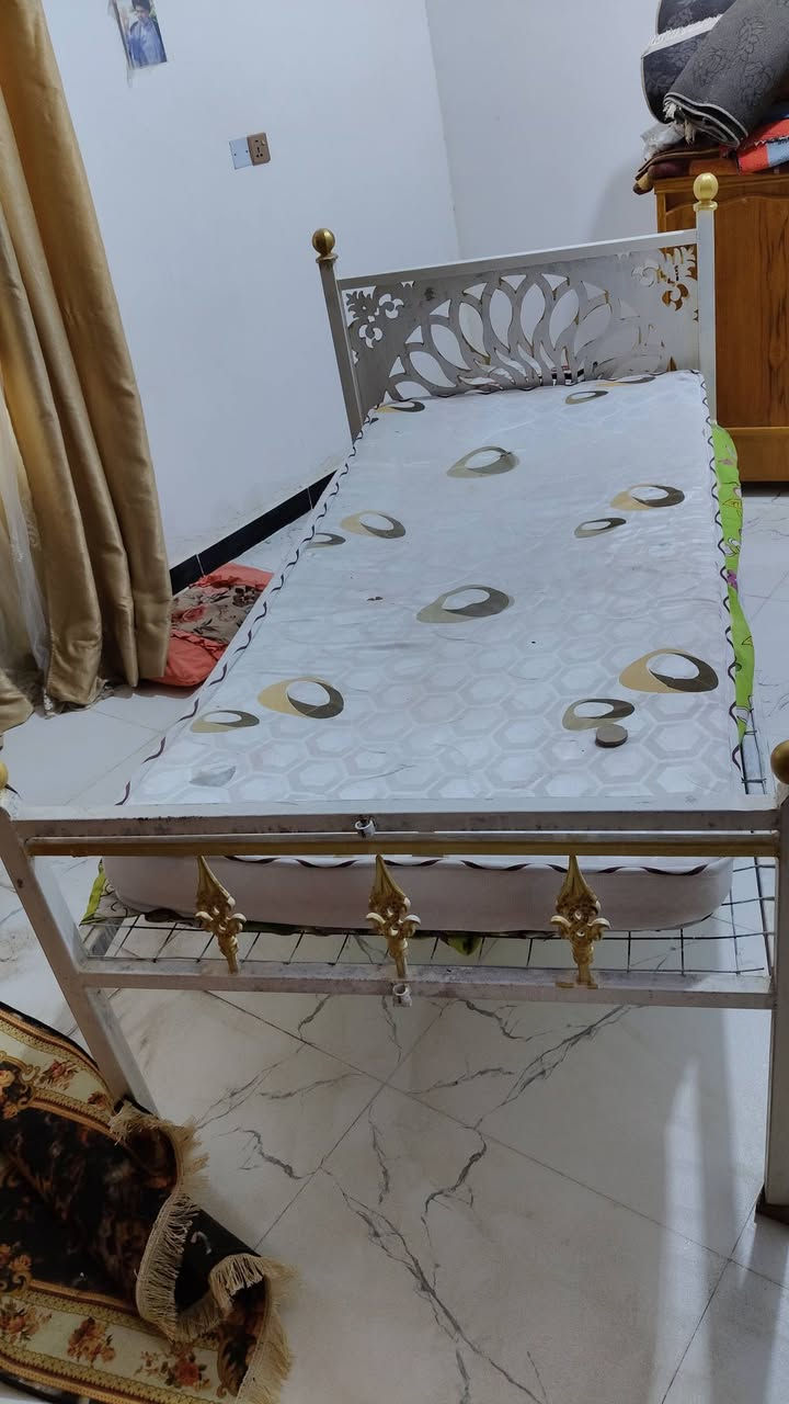 جرباية للبيع حديد بلازمه الاصلي ثقيل سعرها 125 وبيها مجال . *********** واتساب
