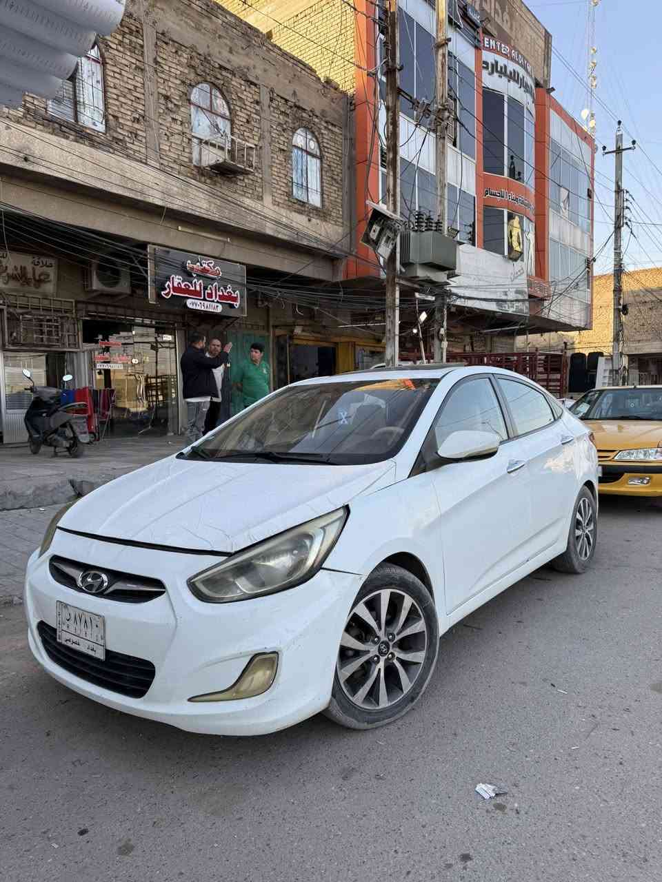 سلام عليكم
اكسنت 2016 خليجي فول مواصفات
فتحه_ اشاير بالمري _شاشه وكامرتين أمامي وخلفي _فتحه سقف
مكينه وكير وشواصي مكفولات
بيها تبديل صندوق وبيها كم رشه اثر دعمات بسيطه لان السياره مال بنيه وبأسم البنيه   بنيد وجاملغ امامي مصبوغ 
وجاملغ الخلفي 
سعرها 90  وبيها مجال بسيط جدا
مكاني بغداد البنوك 
‎*********** للاتصال 
‎*********** واتساب
