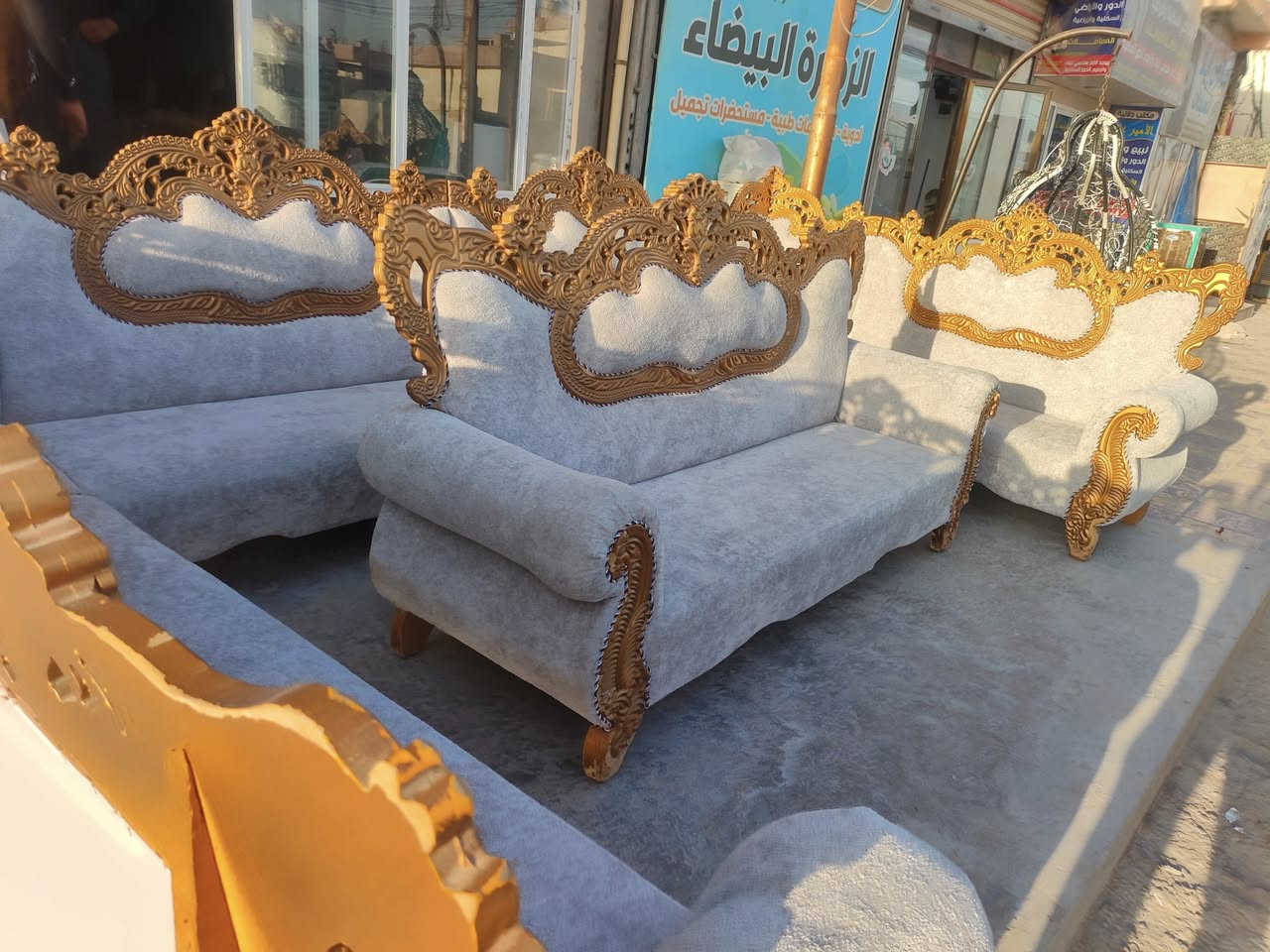 ديوان ١٧ نفر ملكي نضيف انضف من الصور السعر، ٥٠٠  ، عنوان حلة نادر ٣ مقابيل المركز الصحي معرض احمد العنزي لاثاث المنزلي واتساب ***********
