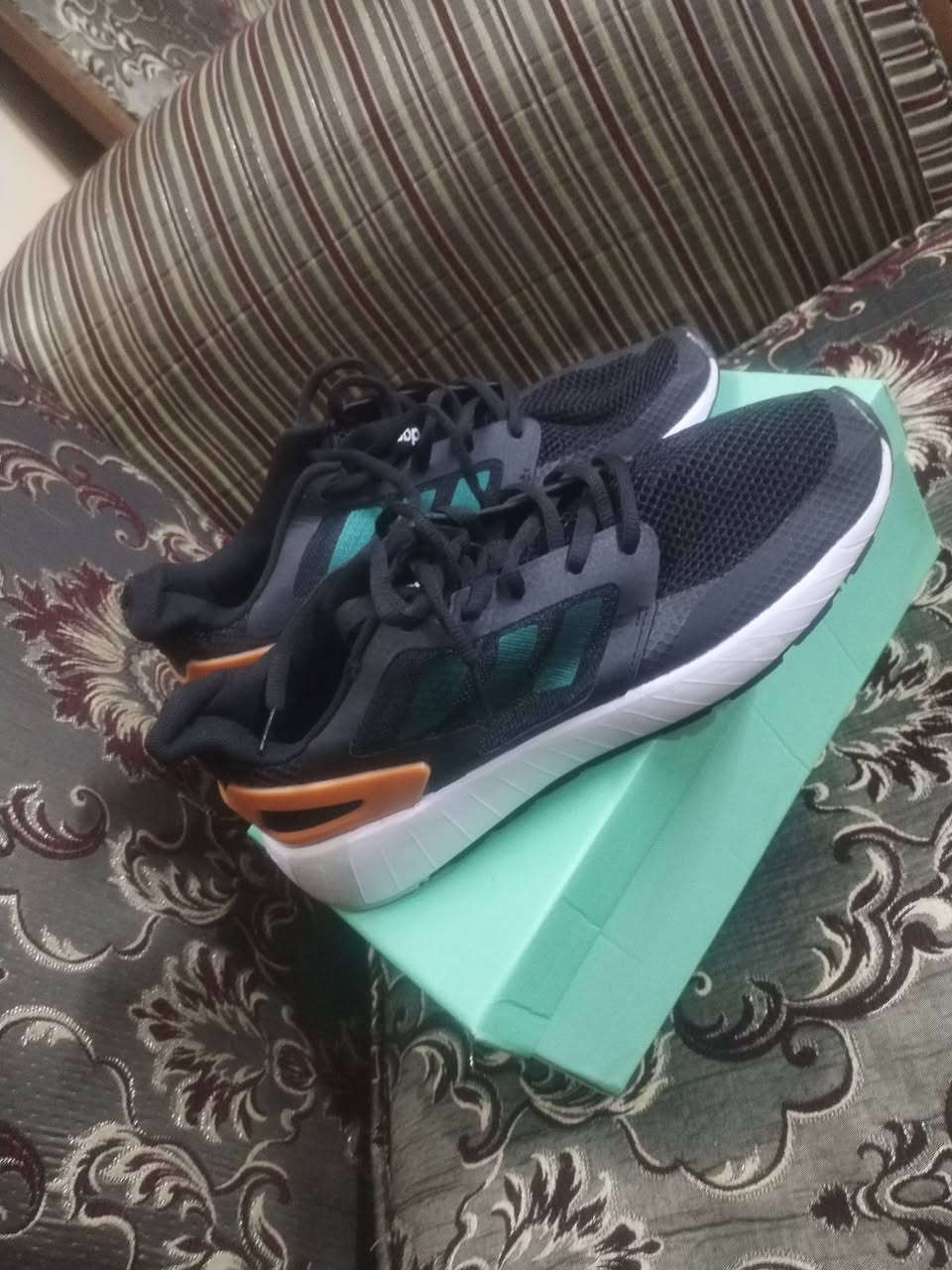 سلام عليكم ورحمة الله وبركاتة
عرض خاص احذي للبيع رجالي ونسائي للتواصل على الرقم *********** يوجد توصيل كركوك فقط السعر ٨٠٠٠ الف دينا فقط
