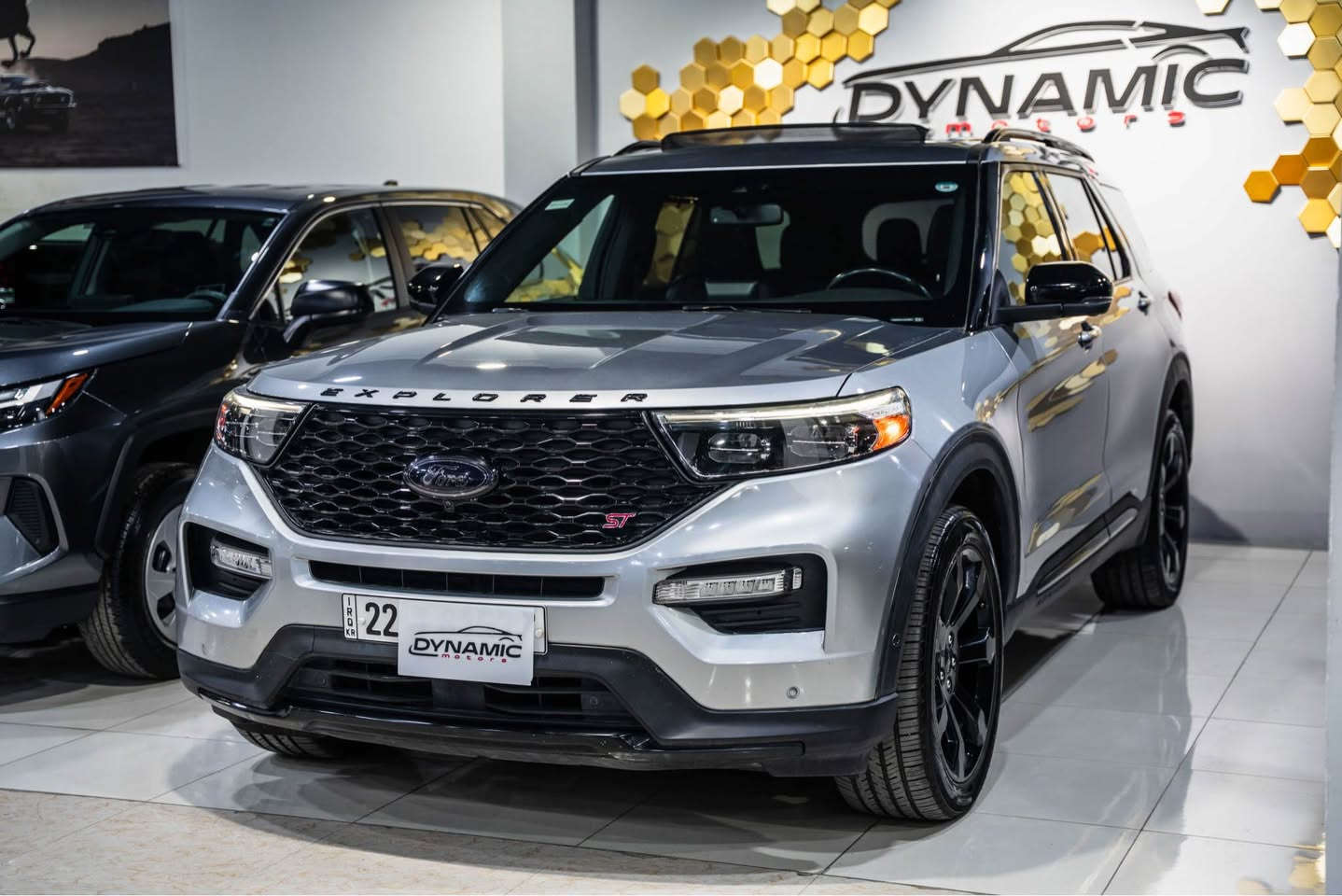 2020 Ford Explorer ST - V6-  3.0L 

‎موديل : 2020
‎‏‎ماوەی ڕۆیشتن :44,000ميل
‎هاوردةي : امريكي
‎‏‎پستۆن : ٦سلندر
‎رةنگ: سلفر
‎رةنگي ناوي :اسود
‎‏‎موسفات/ فول فول ١/١
‎بوياغ:بي بوياغ  
‎ارباك: تةنها شان
‎ژمارة هةولير 
‎ناونيشان هةولير جادةي حديد و خشب  شركة دايناميك موتورز لة 10 بةياني تا 10 شةو كراوةية..
‎بو زانياري زياتر پةيوةندي بكةن بة وتس اب

***********
========================= أربيل, العراق
