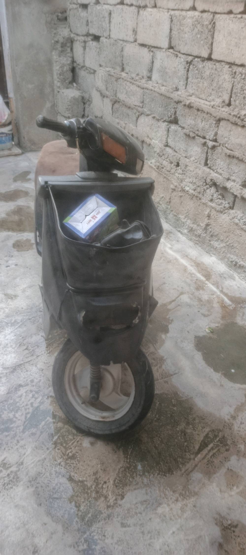 ماطور بزون للبيع 
محرك معمر جديد 
ملاحظه :سكريتر فالته والتاير وره خالعه 
100الالف وبي مجال 
موصل الأيمن