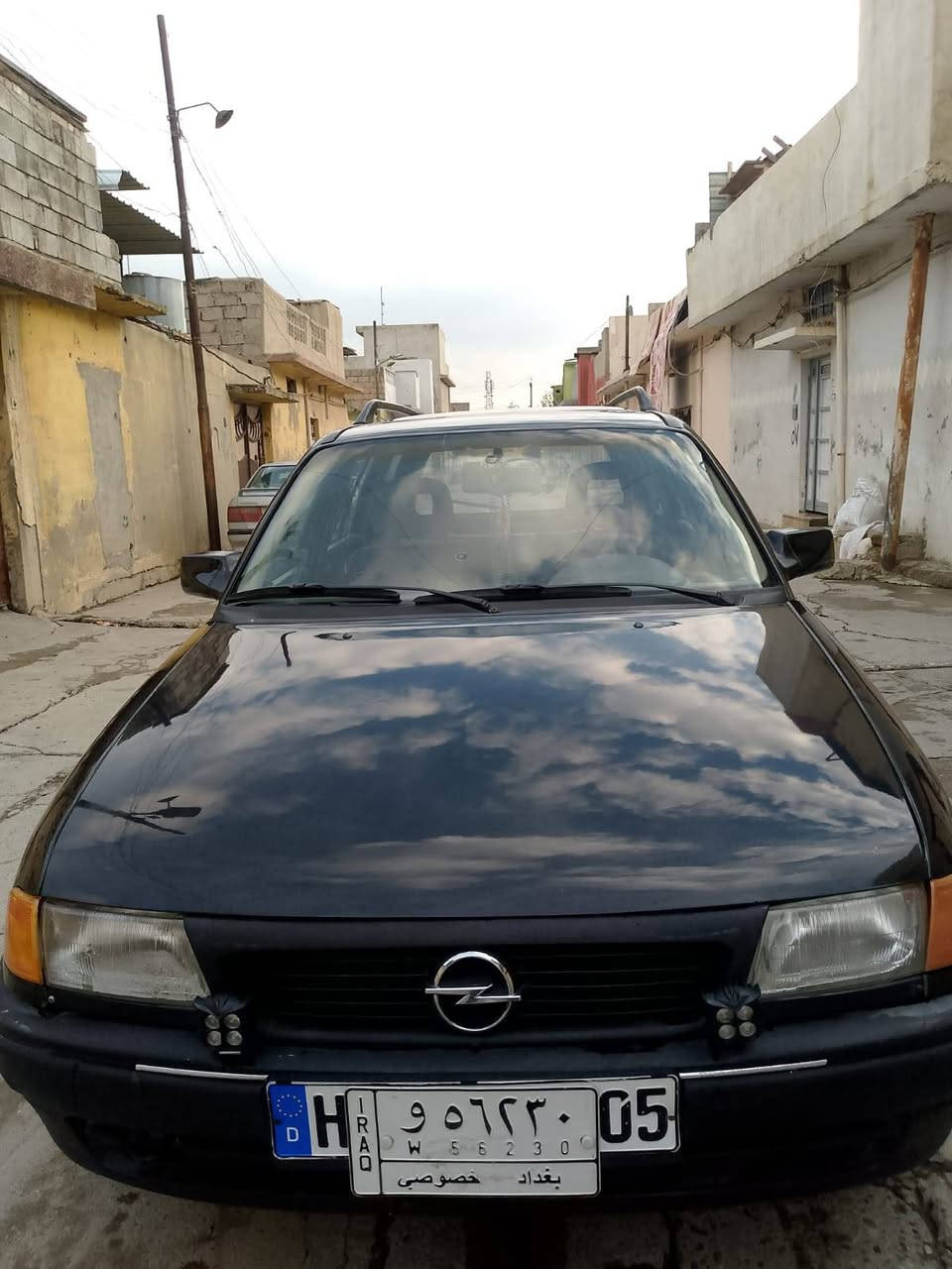 استرا للبيع موديل 92 رقم بغداد محرك 16 كير ومحرك شرط حداديه وكهربائيات شرط ما ناقص اي شيء العنوان موصل جانب الايمن سعر 47 بيها مجال***********
