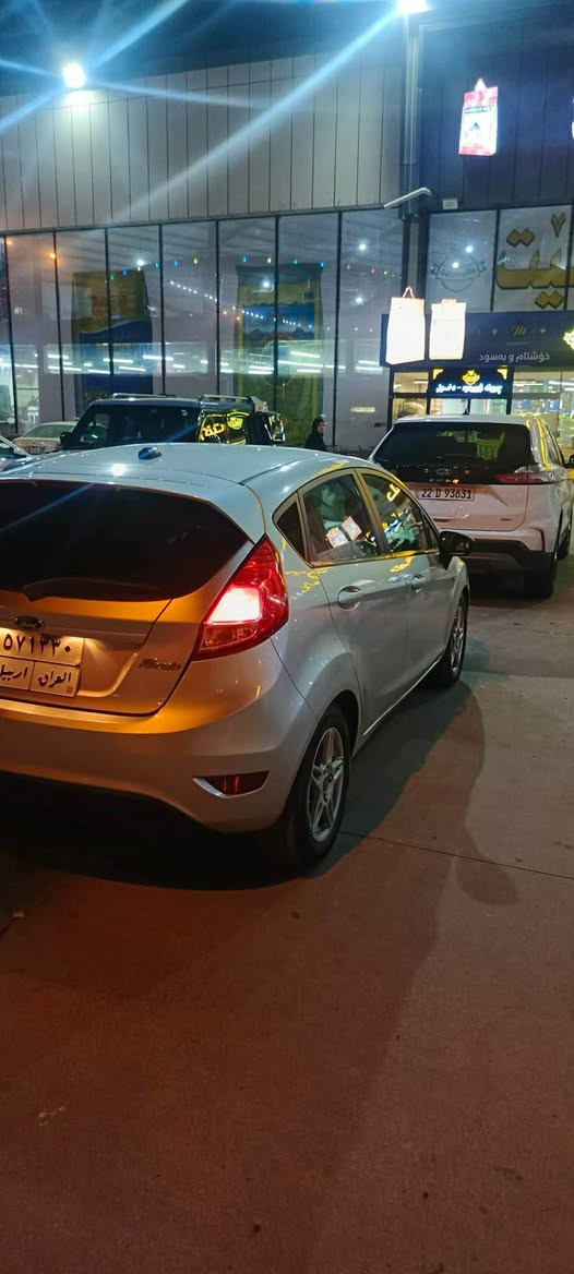 فؤرد ڤيستا 2019
موصفات 
چوار جام كارباي 
ناو زه رد
شاشه كاميره حساس
گير توماتيك 
مكينه و گير بشه رت 
چوار پستؤن
غرامه 7ورقه 
ژم *********** أربيل, العراق
