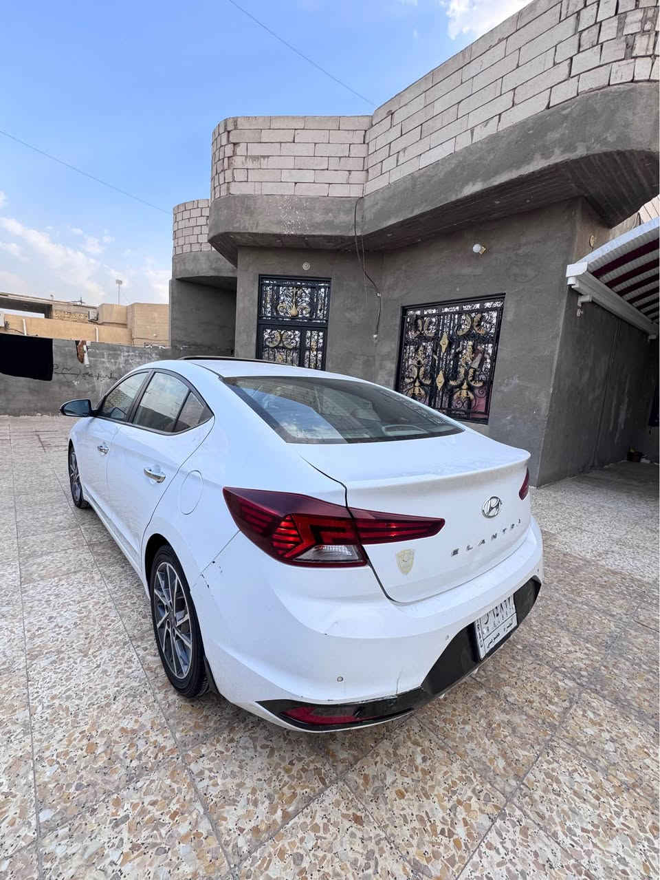 النترا 2019 شكل 20 خليجي بصره بسمي  السياره حلوه ونصيفه مال بيت بيهه حالوب خفيف جداً  وبارد ب صدوق الخلفي ول باب بي دحجه خفيفه اقل لشبر وصار بي صبغ قليل جدا السياره فول موصفات  محرك كير كفاله حداديه جديده السعر150 وبيهه مجال قليل لشراي 
*********** البصرة, العراق
