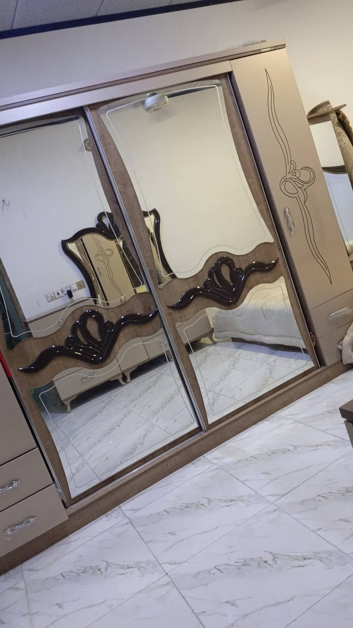 غرفة نوم تركي الخشب الاصلي للبيع السعر مليون ونص  قفله لان ما مستعمله وجديده  للتواصل على الرقم ***********
