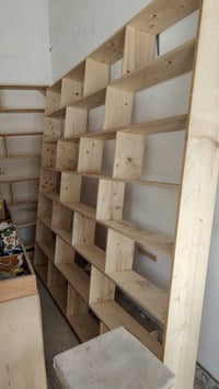 رفوف خشب روسي • ٣ رفوف • ٣م×٢٫٥م