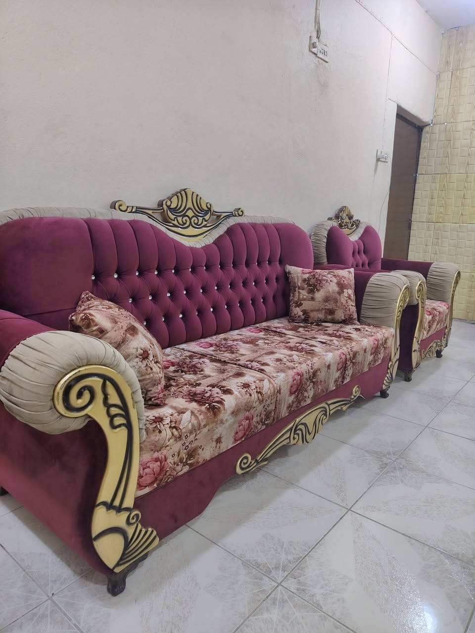 السلام عليكم
للبيع
تخم 650
كاونتر 400
معرض خشب 125
ميز بلازمة 50
طبلة 20 
كوت / داموك 
للاستفسار الاتصال
***********
