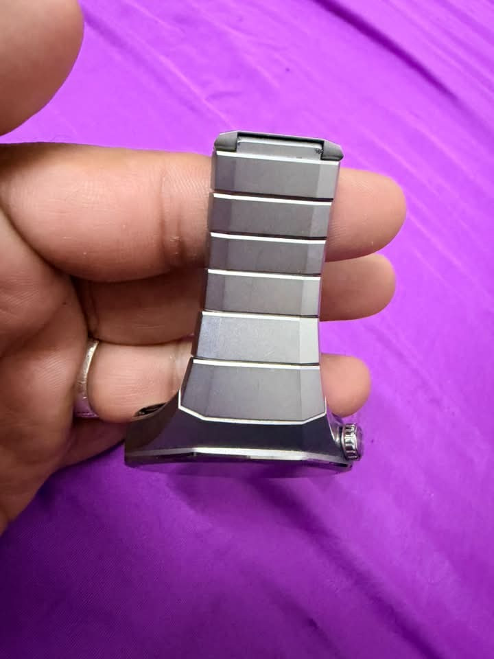 ساعه هواوي جي تي 5برو تيتانيوم نضافه 99/100 السعر 275 مكان بغداد ***********
